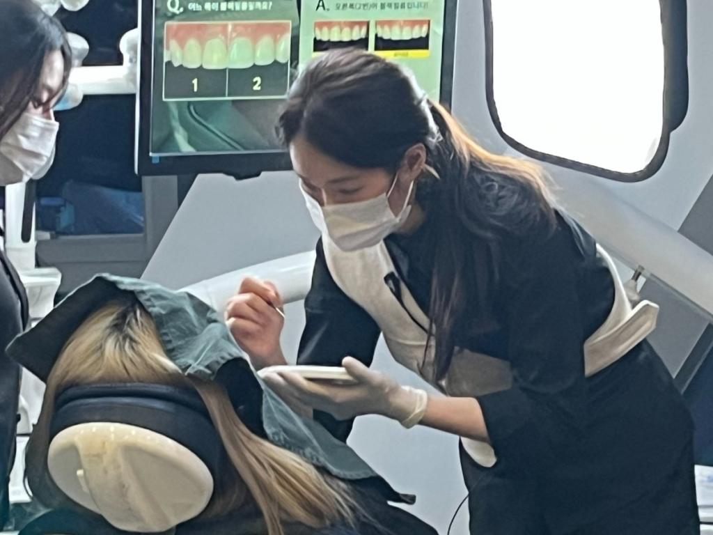 블랙필름 자연 치아색 비밀,
무삭제 라미네이트 투명도 수제작 원리 본문 이미지 04